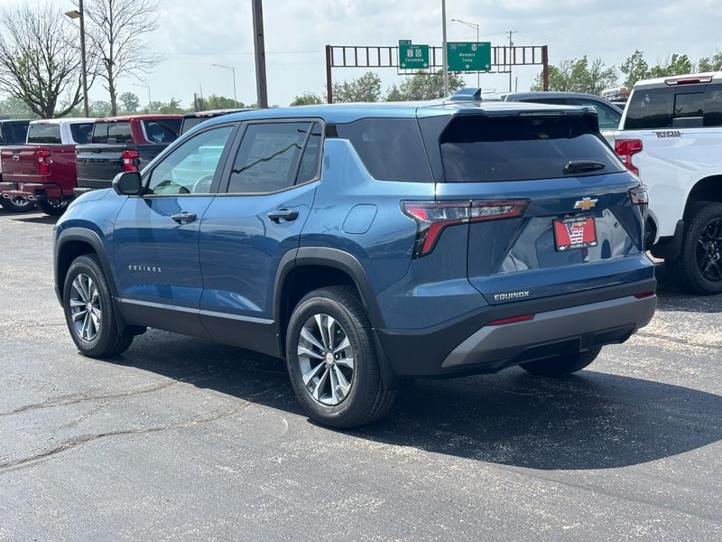 Chevrolet Equinox Vehicle Full-screen Gallery Image 3