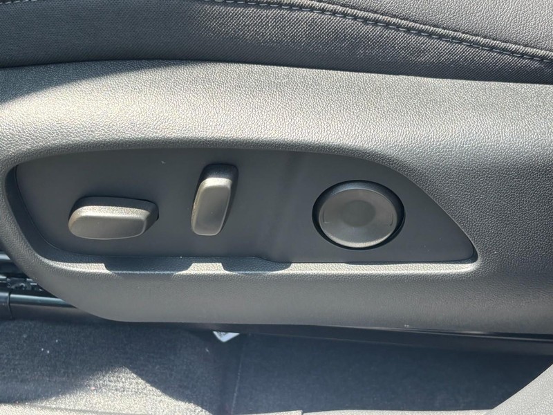 Chevrolet Equinox Vehicle Full-screen Gallery Image 10