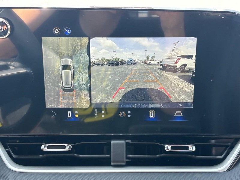 Chevrolet Equinox Vehicle Full-screen Gallery Image 17