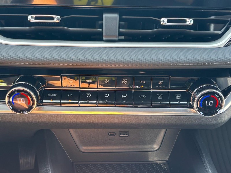 Chevrolet Equinox Vehicle Full-screen Gallery Image 18