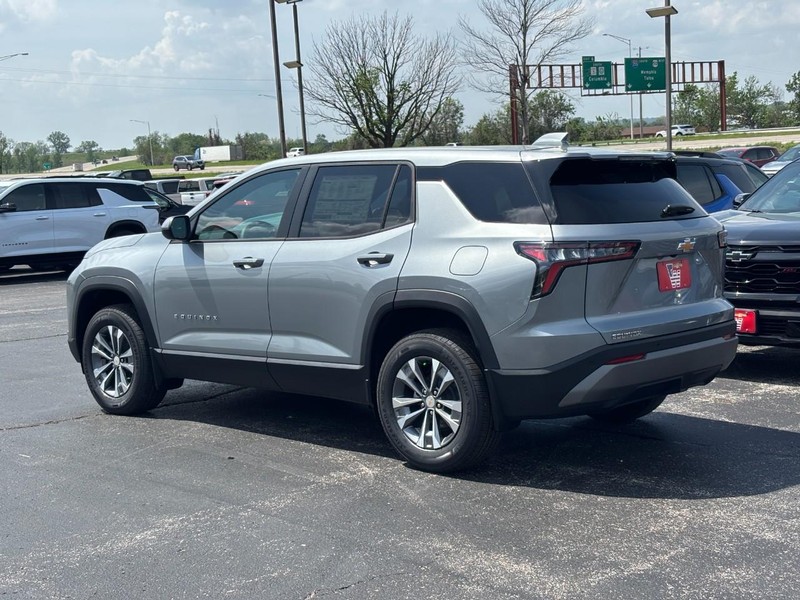 Chevrolet Equinox Vehicle Full-screen Gallery Image 3