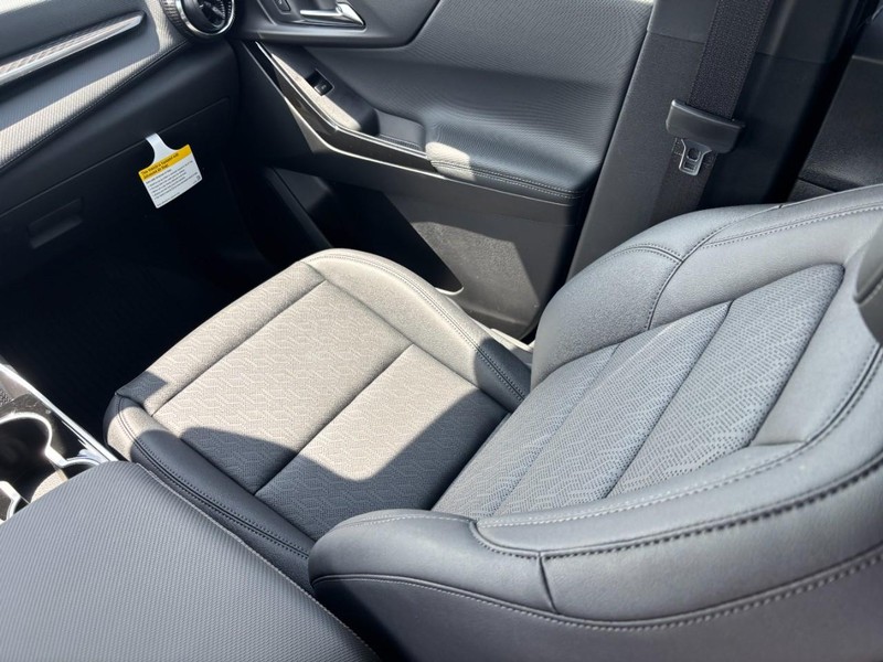 Chevrolet Equinox Vehicle Full-screen Gallery Image 9