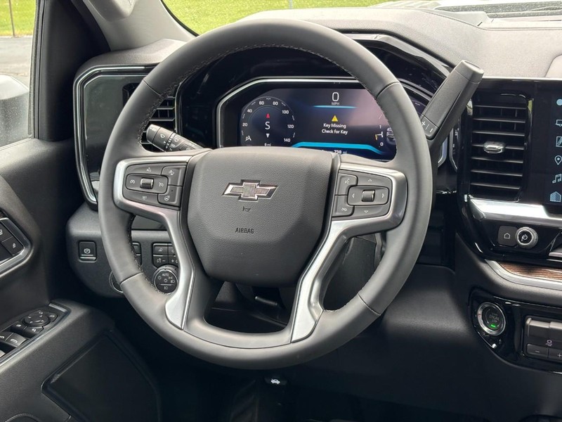 Chevrolet Silverado 2500HD Vehicle Full-screen Gallery Image 7