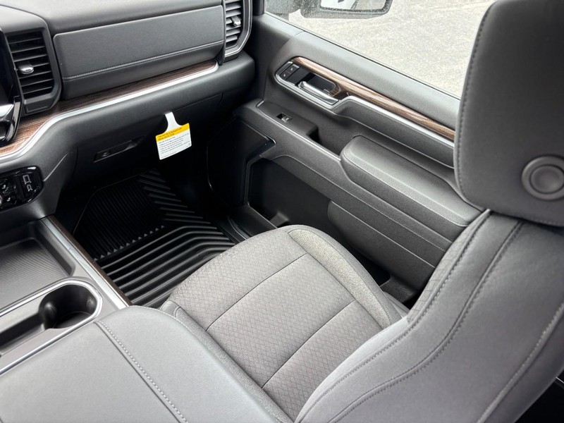 Chevrolet Silverado 2500HD Vehicle Full-screen Gallery Image 9