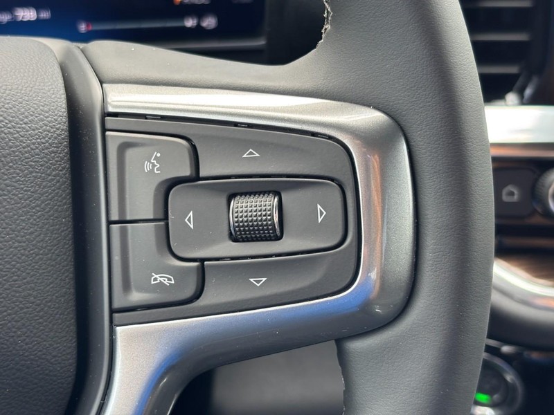 Chevrolet Silverado 2500HD Vehicle Full-screen Gallery Image 13