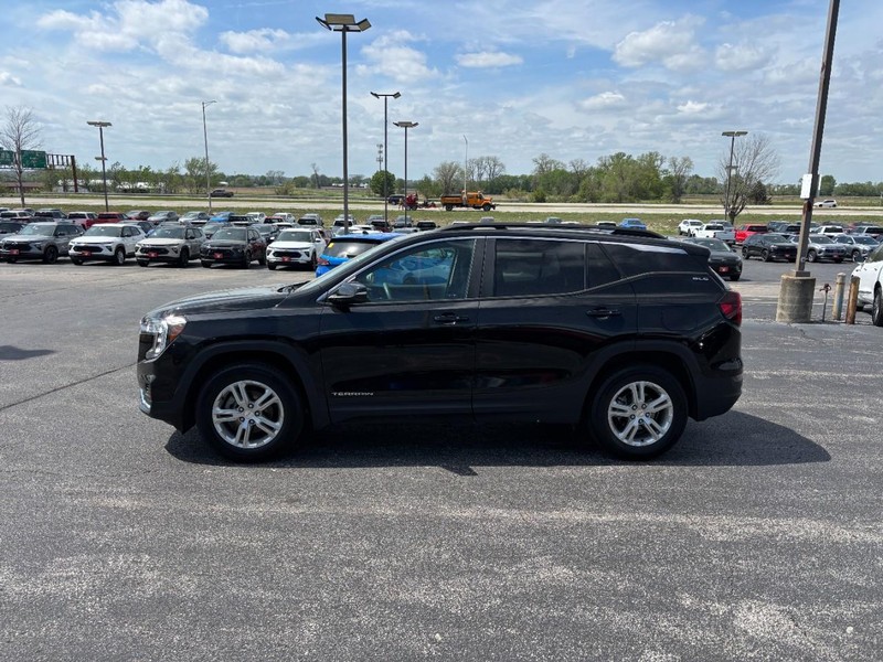 GMC Terrain Vehicle Full-screen Gallery Image 02