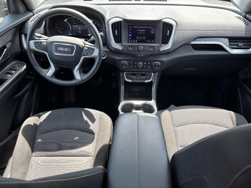 GMC Terrain Vehicle Full-screen Gallery Image 11