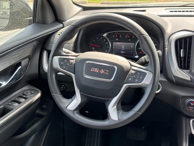 GMC Terrain Vehicle Full-screen Gallery Image 12