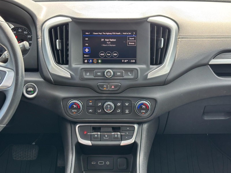 GMC Terrain Vehicle Full-screen Gallery Image 13