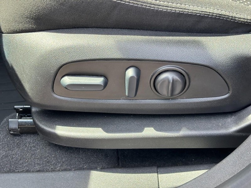 GMC Terrain Vehicle Full-screen Gallery Image 15