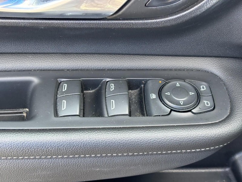 GMC Terrain Vehicle Full-screen Gallery Image 16