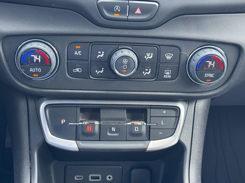 GMC Terrain Vehicle Full-screen Gallery Image 22