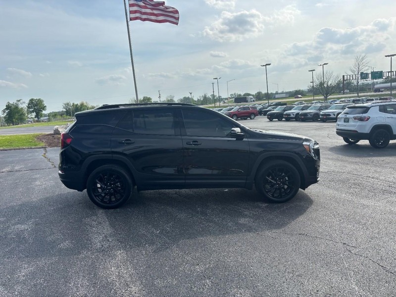 GMC Terrain Vehicle Full-screen Gallery Image 06