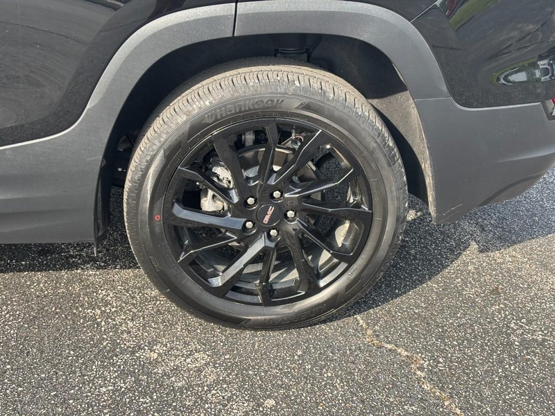 GMC Terrain Vehicle Full-screen Gallery Image 09