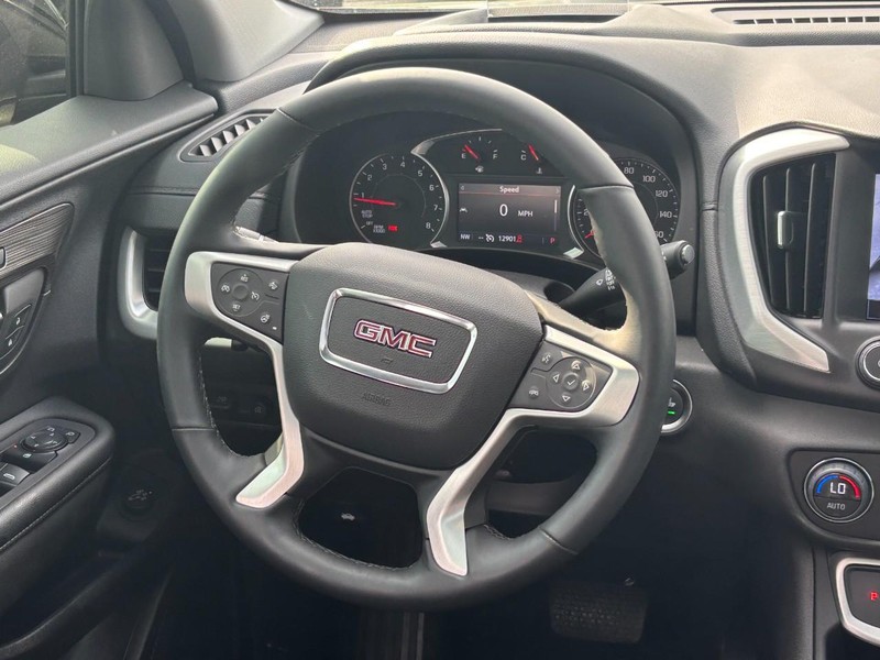 GMC Terrain Vehicle Full-screen Gallery Image 12