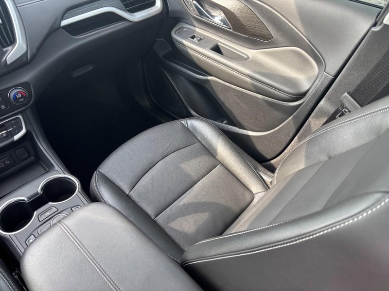 GMC Terrain Vehicle Full-screen Gallery Image 14