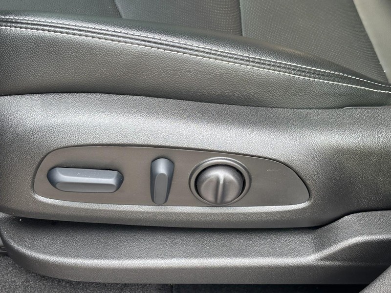 GMC Terrain Vehicle Full-screen Gallery Image 15