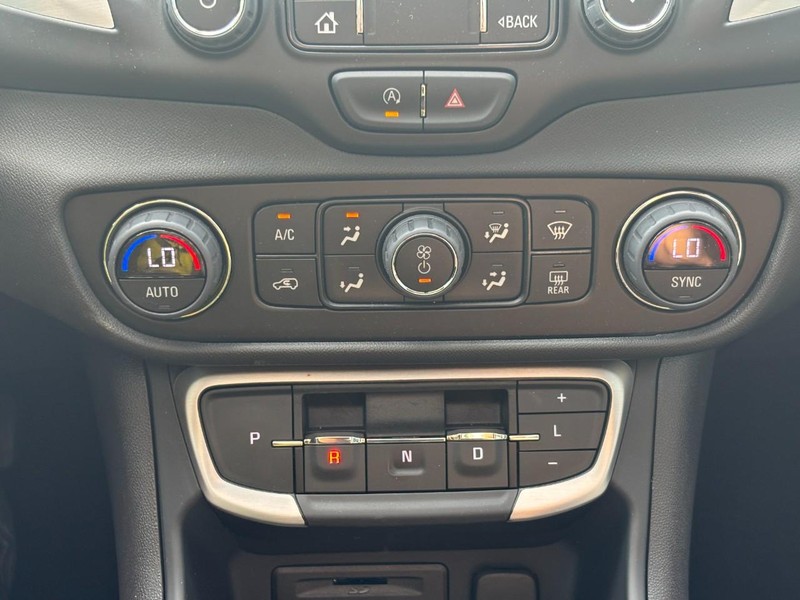 GMC Terrain Vehicle Full-screen Gallery Image 23