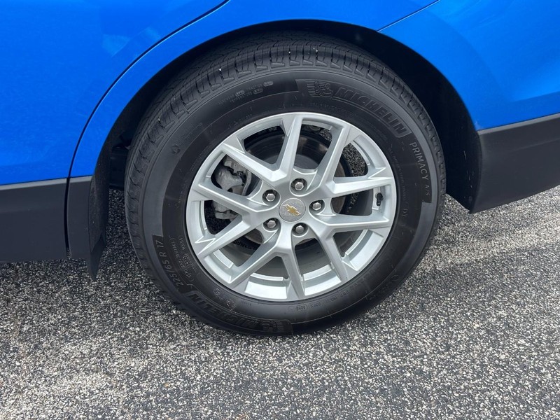 Chevrolet Equinox Vehicle Full-screen Gallery Image 9