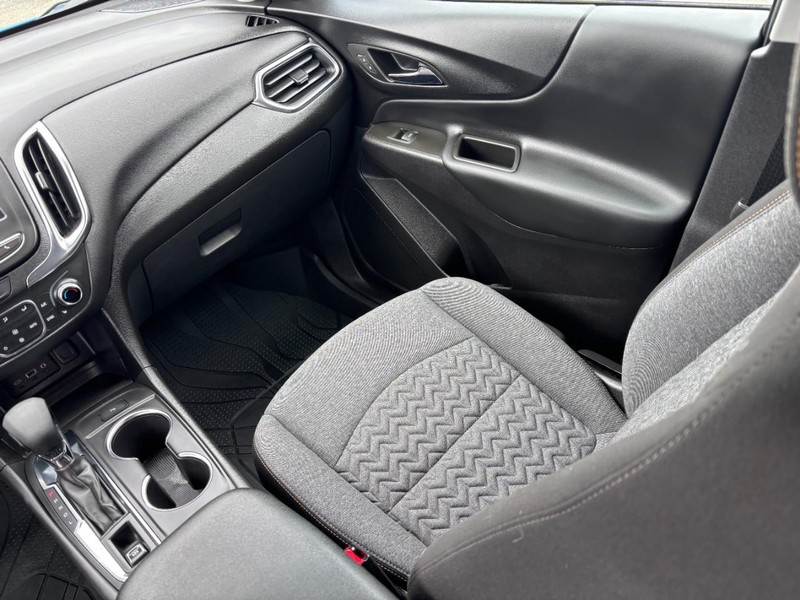 Chevrolet Equinox Vehicle Full-screen Gallery Image 14