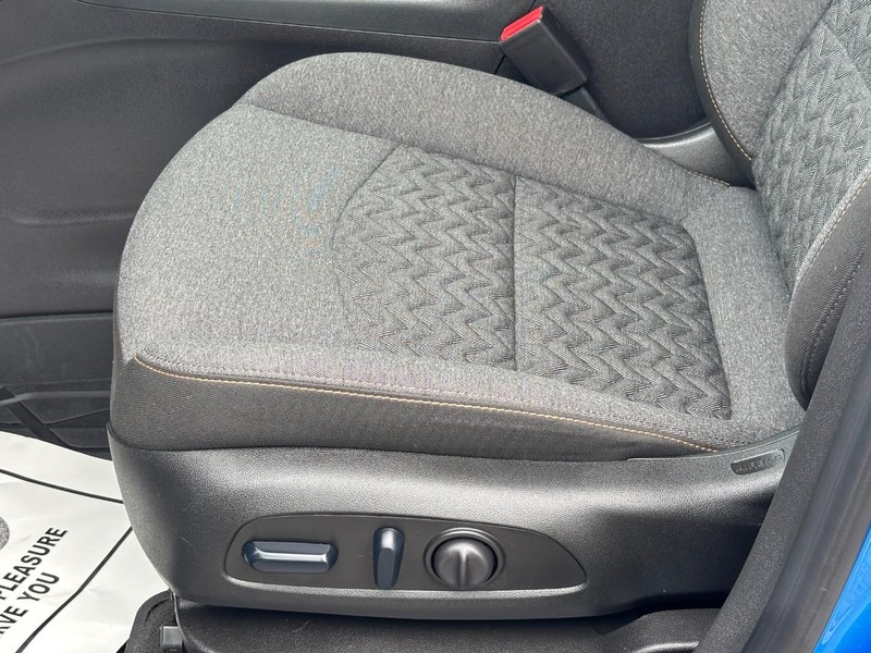 Chevrolet Equinox Vehicle Full-screen Gallery Image 15