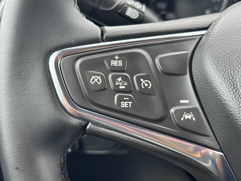 Chevrolet Equinox Vehicle Full-screen Gallery Image 17