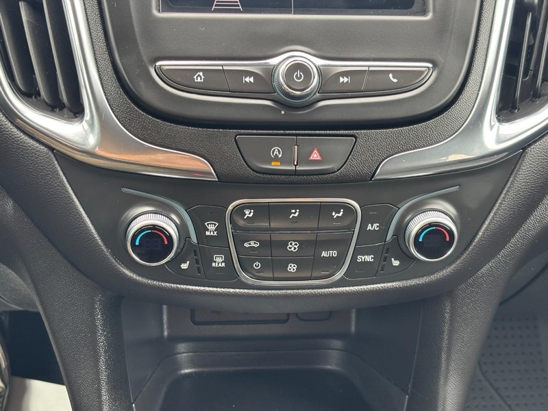 Chevrolet Equinox Vehicle Full-screen Gallery Image 22
