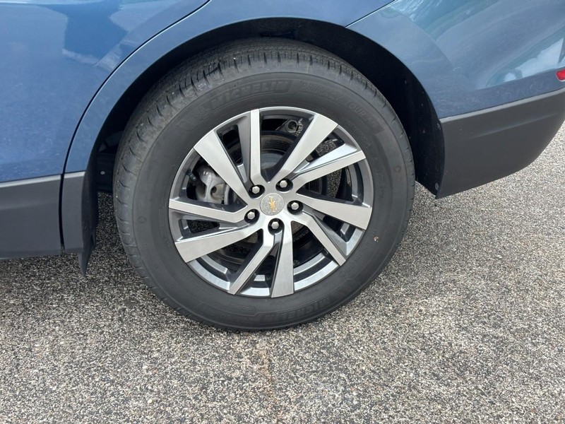 Chevrolet Equinox Vehicle Full-screen Gallery Image 9