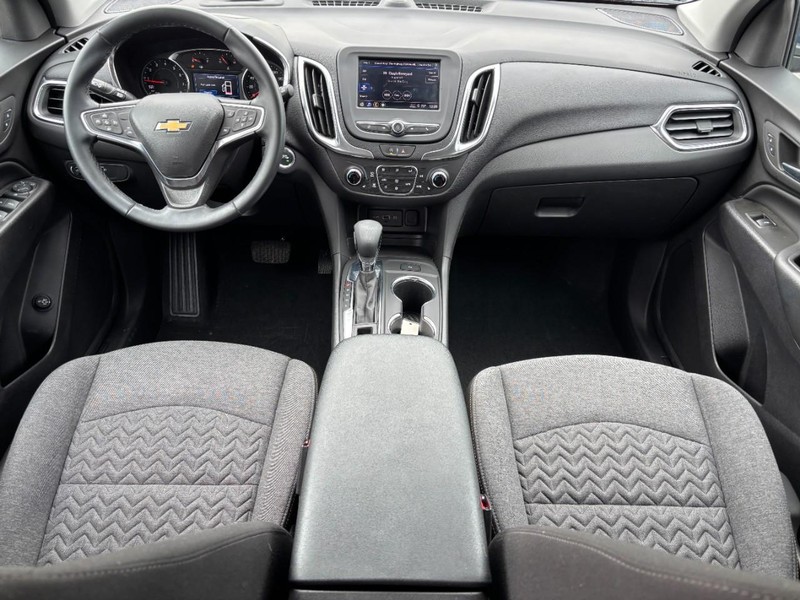Chevrolet Equinox Vehicle Full-screen Gallery Image 11