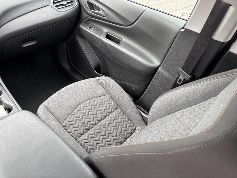 Chevrolet Equinox Vehicle Full-screen Gallery Image 14