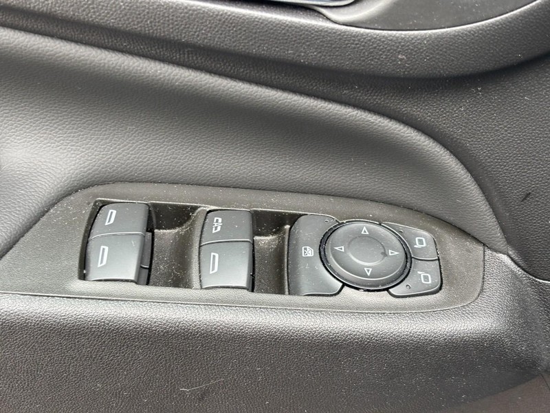 Chevrolet Equinox Vehicle Full-screen Gallery Image 16