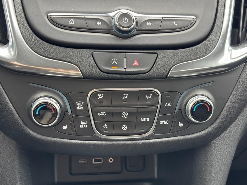 Chevrolet Equinox Vehicle Full-screen Gallery Image 22