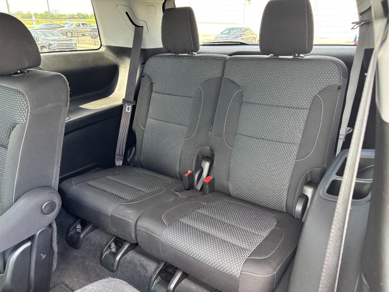 GMC Acadia Vehicle Full-screen Gallery Image 10