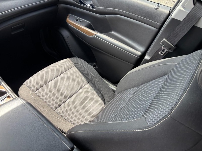 GMC Acadia Vehicle Full-screen Gallery Image 15