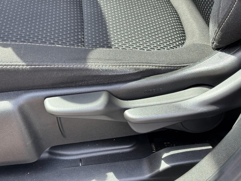 GMC Acadia Vehicle Full-screen Gallery Image 16