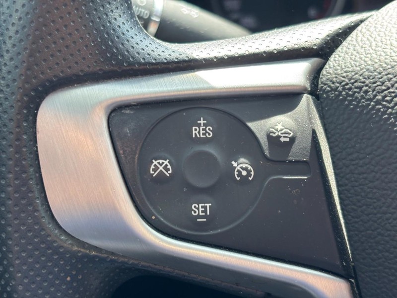 GMC Acadia Vehicle Full-screen Gallery Image 18