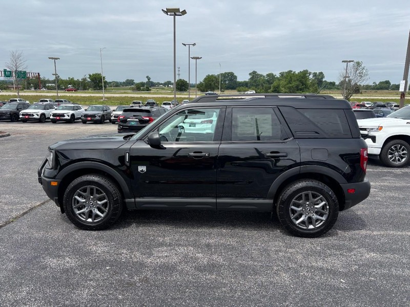 Ford Bronco Sport Vehicle Full-screen Gallery Image 2