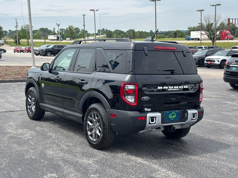 Ford Bronco Sport Vehicle Full-screen Gallery Image 3