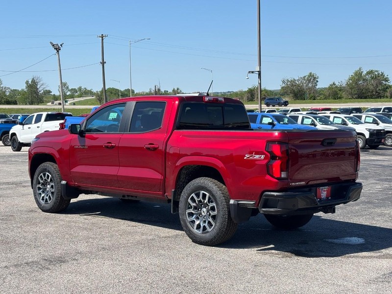 Chevrolet Colorado Vehicle Full-screen Gallery Image 3
