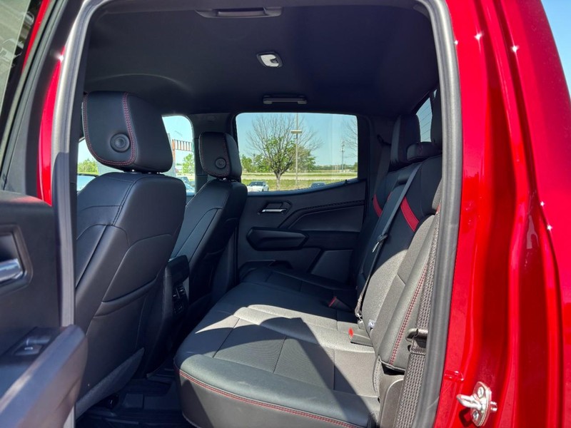 Chevrolet Colorado Vehicle Full-screen Gallery Image 5