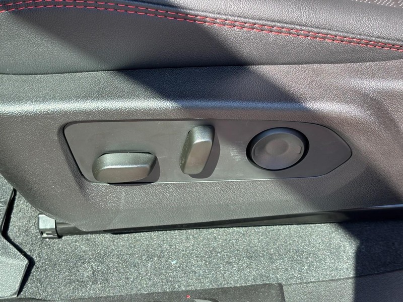 Chevrolet Colorado Vehicle Full-screen Gallery Image 10