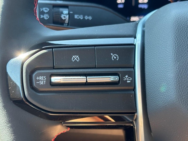 Chevrolet Colorado Vehicle Full-screen Gallery Image 12