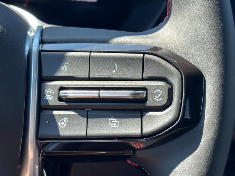 Chevrolet Colorado Vehicle Full-screen Gallery Image 13