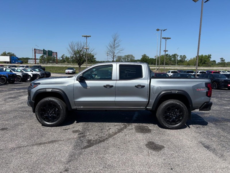 Chevrolet Colorado Vehicle Full-screen Gallery Image 2