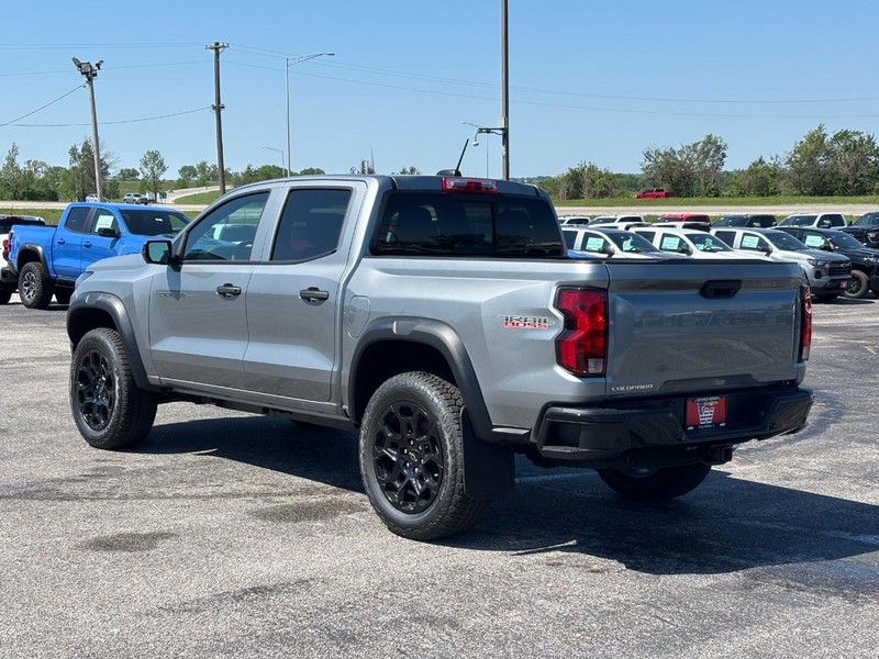 Chevrolet Colorado Vehicle Full-screen Gallery Image 3