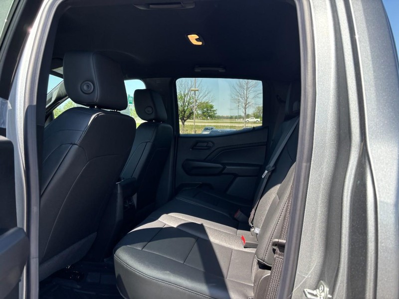 Chevrolet Colorado Vehicle Full-screen Gallery Image 5