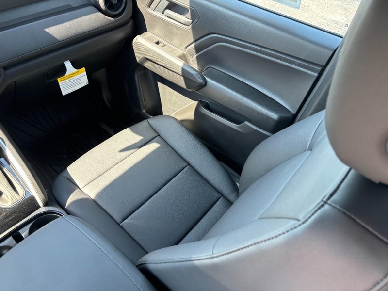 Chevrolet Colorado Vehicle Full-screen Gallery Image 9