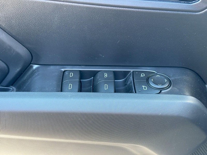 Chevrolet Colorado Vehicle Full-screen Gallery Image 11