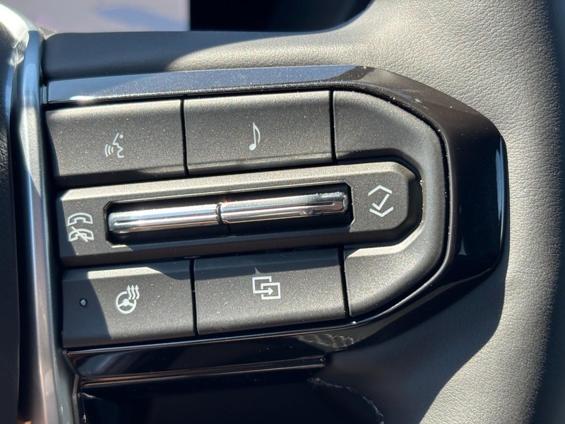 Chevrolet Colorado Vehicle Full-screen Gallery Image 13