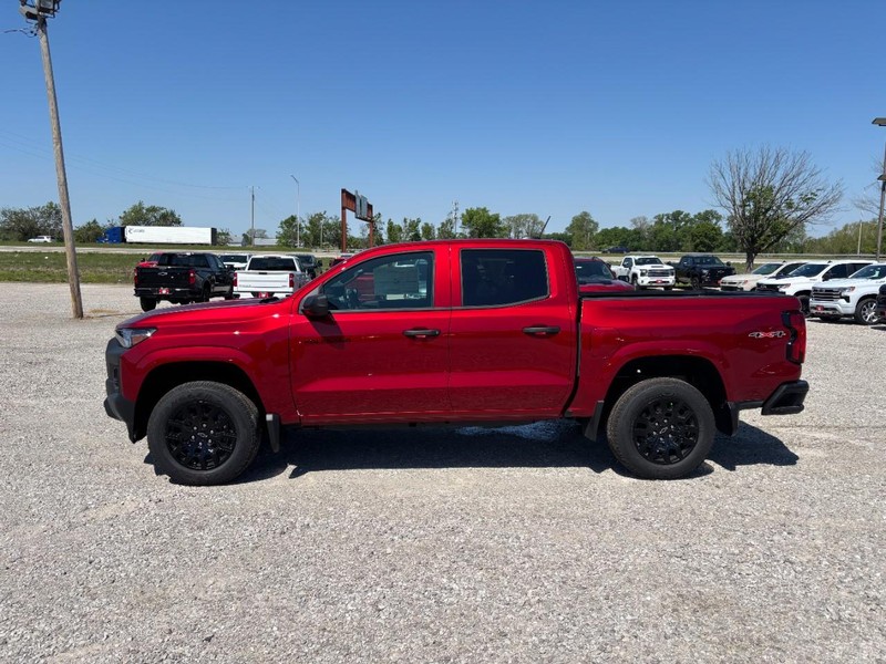 Chevrolet Colorado Vehicle Full-screen Gallery Image 2